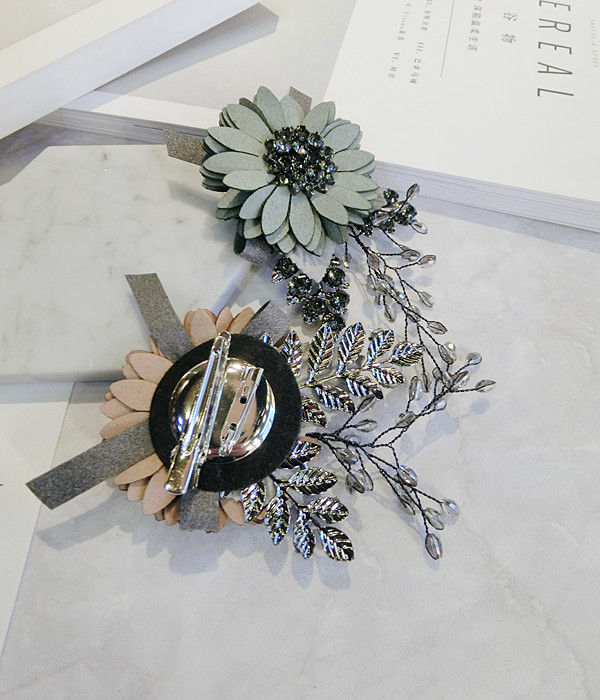 ラインストーン フラワー ブローチ