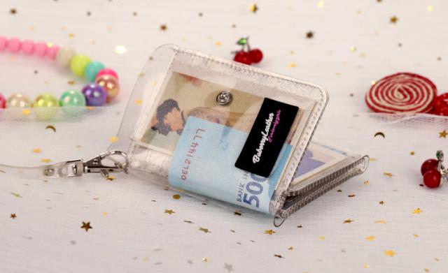 ストラップ付クリアカードケース