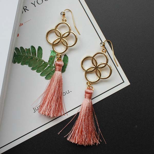 タッセルピアス