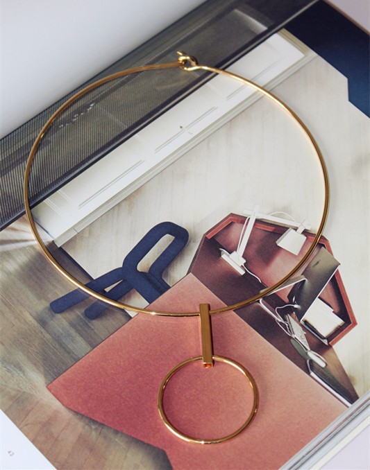 大人シックなデザイン♪ モダンテイスト メタルチョーカー