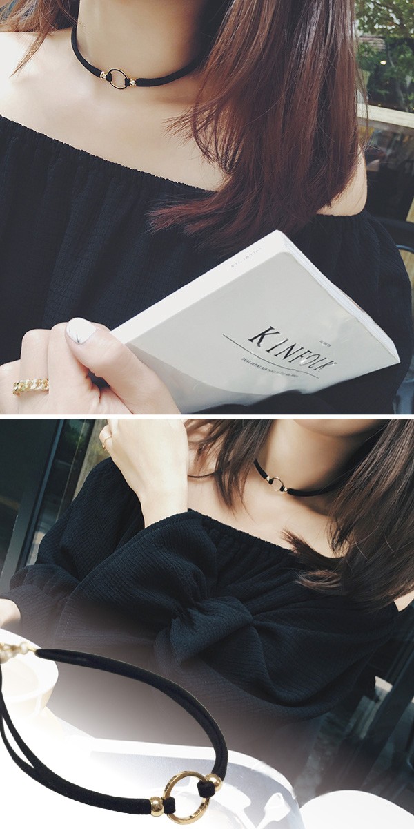 旬の幾何学メタルチャーム付き スエードチョーカー