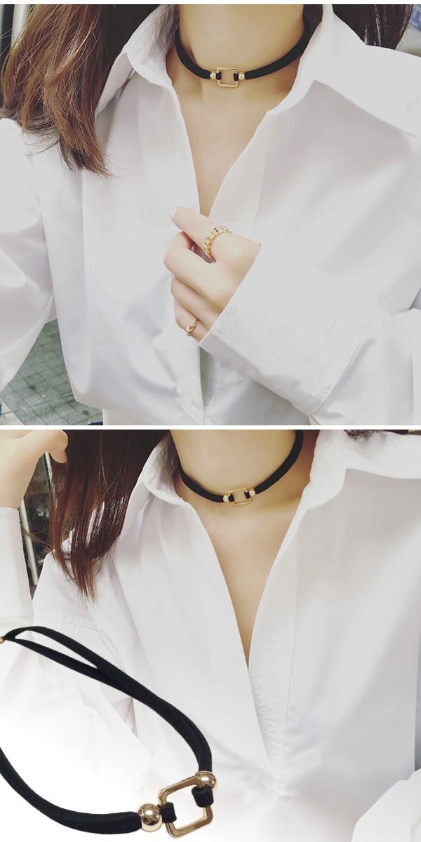 旬の幾何学メタルチャーム付き スエードチョーカー