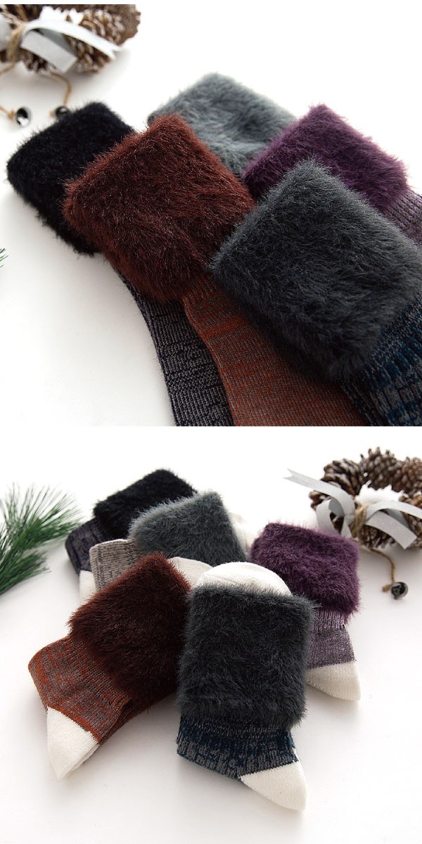 もっちりフワモコ素材のバイカラーソックス♪