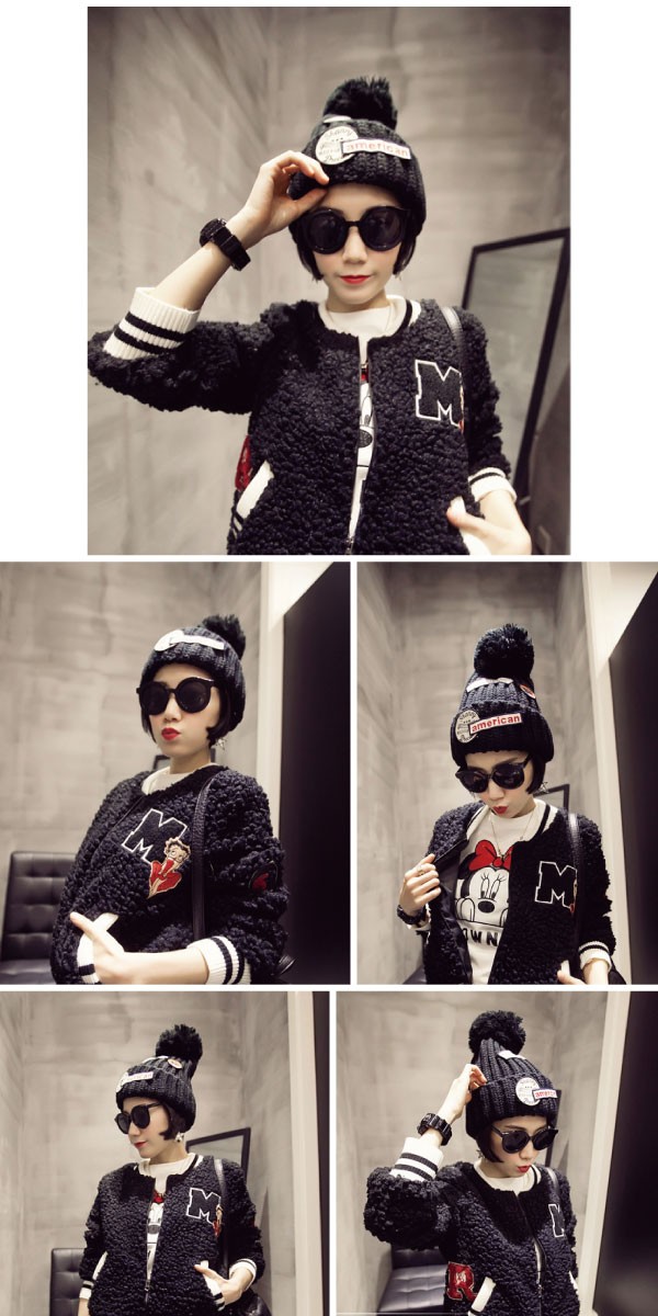 ワッペンがお洒落な♪ポンポン付きニット帽