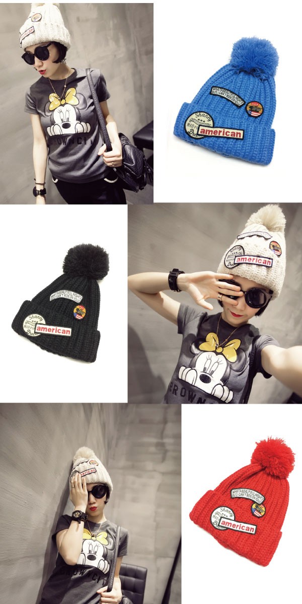 ワッペンがお洒落な♪ポンポン付きニット帽