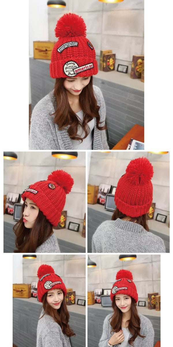 ワッペンがお洒落な♪ポンポン付きニット帽