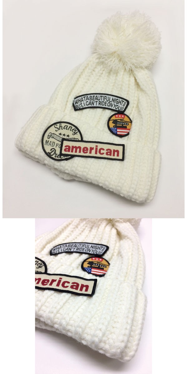 ワッペンがお洒落な♪ポンポン付きニット帽