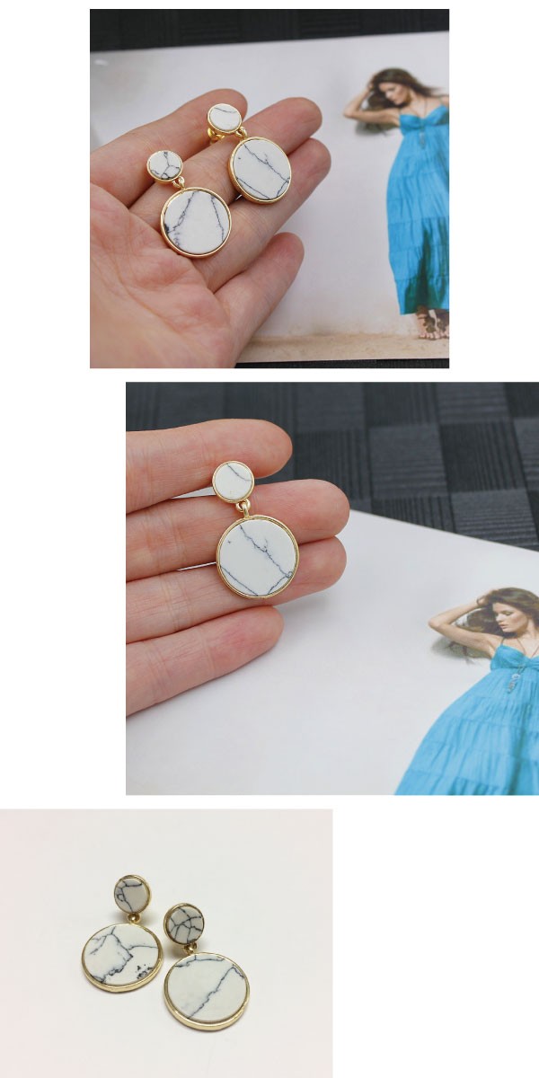 マーブルストーンのついたメタルピアス