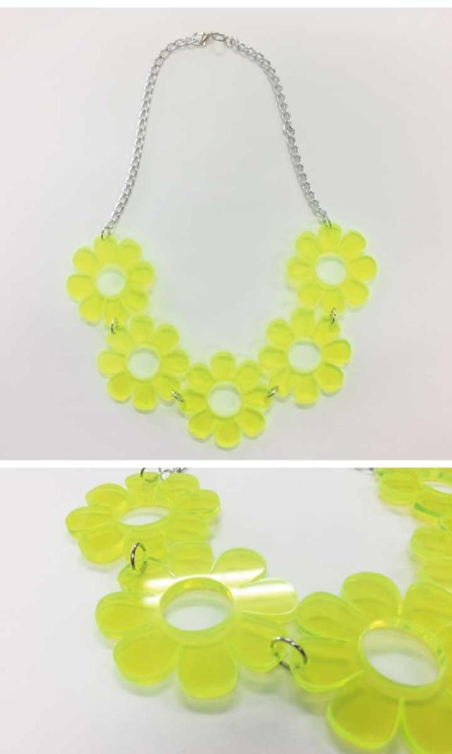 フラワーモチーフ アクリル プレート チョーカー 
