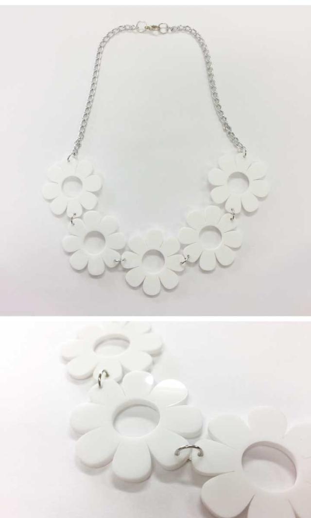 フラワーモチーフ アクリル プレート チョーカー 