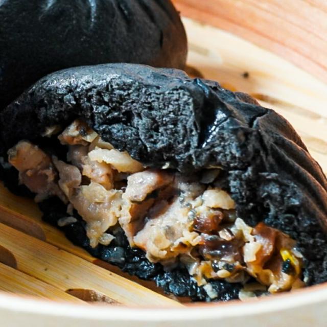 神楽坂五〇番 黒豚肉まん断面