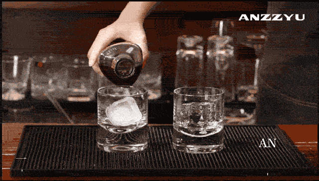 キューブ型&ダイヤモンド型で家飲みがより楽しめるANZZYU透明氷メーカー