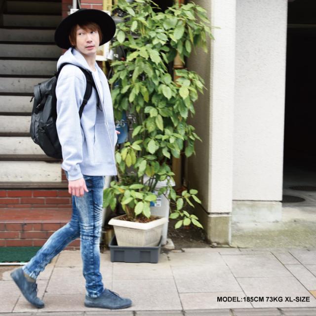 厚手のジップパーカー