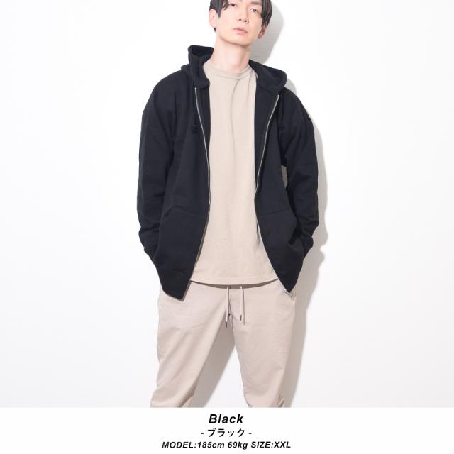 厚手のジップパーカー