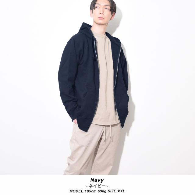 厚手のジップパーカー