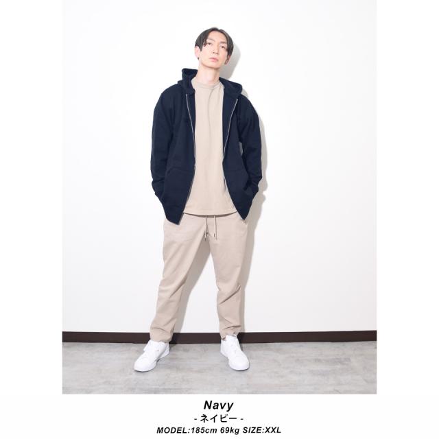 厚手のジップパーカー