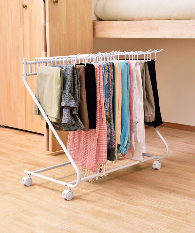 スラックスやマフラーやストールを20本掛けハンガーでたっぷりすっきり収納