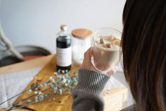 辻本珈琲謹製<br>カフェオレベース【加糖】600ml×1本<br>Cafe au lait base カフェオレの素 リキッドコーヒー<br>てんさい糖使用 自家焙煎 豆乳オレ かき氷シロップにも