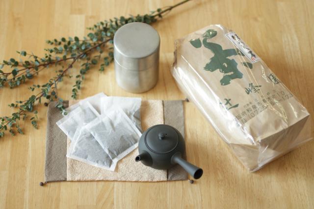 ほうじ茶粉 パック
[お徳用] 8g×105P入り
業務用 給食 茶粥（ちゃがゆ）としてもおススメ

