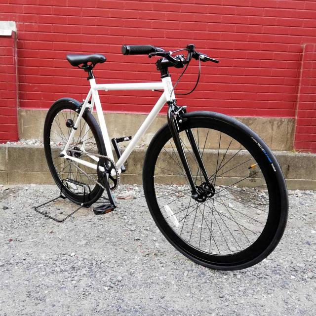 流行に 自転車 ピスト 700c シングルスピード クロスバイク ロードバイク おしゃれ 通勤 通学 レインボー T Street グロスホワイト 配送員設置送料無料 Www Medicinfo Ro