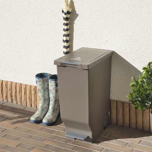 ごみ箱 ゴミ箱 45L 45リットル 日本製 国産 デザインゴミ箱 キャスター付き ダストボックス 袋止め付き ペダル付き ロック機能付き ラウンドペール フタ付き おしゃれ シンプル リビング ダイニング 部屋 トイレ 玄関 キッチン 屋外 屋内 分別 コンパクト 省スペース カフェ ナチュラル かわいい 一人暮らし ブラウン グリーン ホワイト アースカラー azm 家具