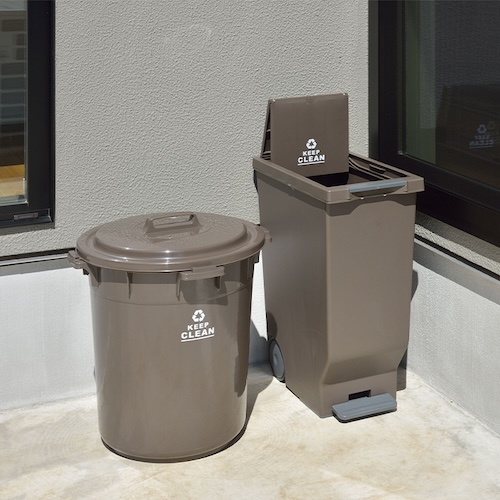 ごみ箱 ゴミ箱 45L 45リットル 日本製 国産 ダストボックス ロック機能付き 丸洗い フタ付き おしゃれ シンプル リビング ダイニング 部屋 トイレ 玄関 キッチン 屋外 屋内 分別 業務用 コンパクト 省スペース 大容量 カフェ ナチュラル かわいい 一人暮らし ブラウン グリーン ホワイト アースカラー azm 家具