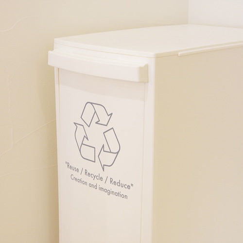 ごみ箱 ゴミ箱 20L 20リットル 日本製 国産 ダストボックス 2段 縦 スリム ペダル付き フットペダル おしゃれ シンプル リビング ダイニング 部屋 トイレ 玄関 キッチン 屋外 屋内 分別 コンパクト 省スペース カフェ ナチュラル かわいい 一人暮らし  ホワイト 白 azm 家具