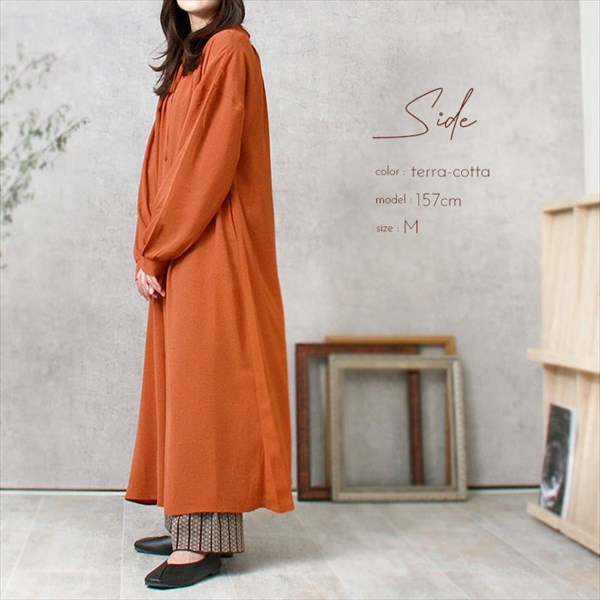 立ち襟 ワンピース フリル とろみ素材 衿ギャザー ボリューム袖 スタンドカラー 前後2way 長袖 ロング 袖ボリューム レディース リボンディティール おしゃれ おすすめ かわいい 可愛い オフィスカジュアル お出かけ デート 楽ちん ゆったり Ladies onepiece ブラック 黒 チャコールグレー テラコッタ ホワイト グリーン 20代 30代 40代 大人 コーデ