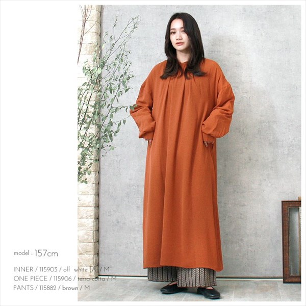 立ち襟 ワンピース フリル とろみ素材 衿ギャザー ボリューム袖 スタンドカラー 前後2way 長袖 ロング 袖ボリューム レディース リボンディティール おしゃれ おすすめ かわいい 可愛い オフィスカジュアル お出かけ デート 楽ちん ゆったり Ladies onepiece ブラック 黒 チャコールグレー テラコッタ ホワイト グリーン 20代 30代 40代 大人 コーデ