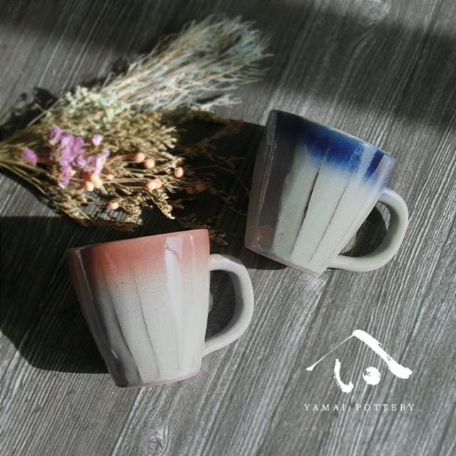 美濃焼 ペアマグカップ マグカップ ペア ペアマグ マグ カップル 陶器 手作り 350ml 食器 コーヒーカップ コップ カップ オシャレ おしゃれ 結婚祝い 祝い プレゼント ギフト ギフトセット 食器セット お土産 誕生日 贈り物 お祝い 母の日 父の日 記念日 和食器 洋食器 カフェ シンプル キッチン キッチン用品 お揃い 国産 日本製 岐阜産 コーヒー 紅茶 お茶 食洗機対応 電子レンジ対応 ピンク ブルー