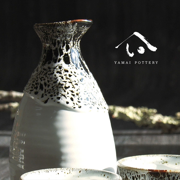 美濃焼 toki minoyaki japan 酒器 セット 酒器セット お猪口 徳利 おちょこ ペア とっくり 天雷改 陶器 手作り 2号 食器 結婚祝い 還暦祝い 祝い 還暦 プレゼント ギフト ギフトセット 食器セット お土産 誕生日 贈り物 お祝い 母の日 父の日 記念日 和食器 洋食器 カフェ シンプル キッチン キッチン用品 お揃い 国産 日本製 岐阜産 熱燗 冷酒 日本酒 酒 焼酎 食洗機対応 盃 平盃 大ぐい?み 電子レンジ対応