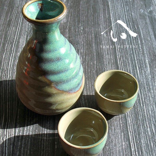 美濃焼 toki minoyaki japan 酒器 セット 酒器セット お猪口 徳利 おちょこ ペア とっくり 均窯 陶器 手作り 2号 食器 結婚祝い 還暦祝い 祝い 還暦 プレゼント ギフト ギフトセット 食器セット お土産 誕生日 贈り物 お祝い 母の日 父の日 記念日 和食器 洋食器 カフェ シンプル キッチン キッチン用品 お揃い 国産 日本製 岐阜産 熱燗 冷酒 日本酒 酒 焼酎 食洗機対応 盃 平盃 大ぐい?み 電子レンジ対応