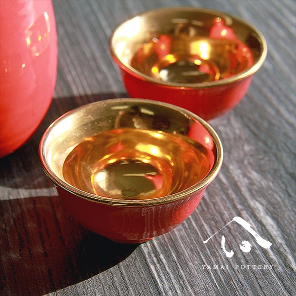 美濃焼 toki minoyaki japan 酒器 セット 酒器セット お猪口 徳利 おちょこ ペア とっくり 朱金彩 陶器 手作り 2号 食器 結婚祝い 還暦祝い 祝い 還暦 プレゼント ギフト ギフトセット 食器セット お土産 誕生日 贈り物 お祝い 母の日 父の日 記念日 和食器 洋食器 カフェ シンプル キッチン キッチン用品 お揃い 国産 日本製 岐阜産 熱燗 冷酒 日本酒 酒 焼酎 食洗機対応 盃 平盃 大ぐい?み 電子レンジ対応