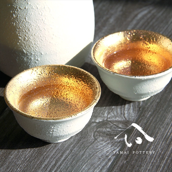 美濃焼 toki minoyaki japan 冷酒器 セット 酒器セット お猪口 冷酒 徳利 おちょこ ペア とっくり 酒器 白結晶片口金巻 陶器 手作り 2号 食器 結婚祝い 還暦祝い 祝い 還暦 プレゼント ギフト ギフトセット 食器セット お土産 誕生日 贈り物 お祝い 母の日 父の日 記念日 和食器 洋食器 カフェ シンプル キッチン キッチン用品 お揃い 国産 日本製 岐阜産 熱燗 冷酒 日本酒 酒 焼酎 食洗機対応 盃 平盃 大ぐい?み 電子レンジ対応