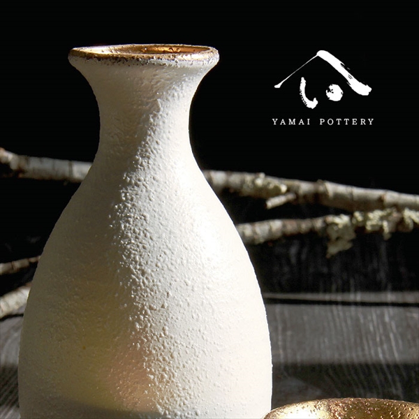 美濃焼 toki minoyaki japan 冷酒器 セット 酒器セット お猪口 冷酒 徳利 おちょこ ペア とっくり 酒器 白結晶金彩 陶器 手作り 2号 食器 結婚祝い 還暦祝い 祝い 還暦 プレゼント ギフト ギフトセット 食器セット お土産 誕生日 贈り物 お祝い 母の日 父の日 記念日 和食器 洋食器 カフェ シンプル キッチン キッチン用品 お揃い 国産 日本製 岐阜産 熱燗 冷酒 日本酒 酒 焼酎 食洗機対応 盃 平盃 大ぐい?み 電子レンジ対応