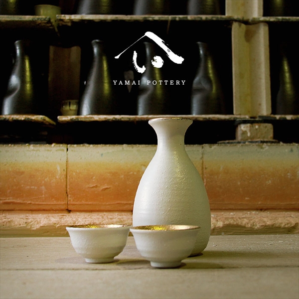 美濃焼 toki minoyaki japan 冷酒器 セット 酒器セット お猪口 冷酒 徳利 おちょこ ペア とっくり 酒器 白結晶金彩 陶器 手作り 2号 食器 結婚祝い 還暦祝い 祝い 還暦 プレゼント ギフト ギフトセット 食器セット お土産 誕生日 贈り物 お祝い 母の日 父の日 記念日 和食器 洋食器 カフェ シンプル キッチン キッチン用品 お揃い 国産 日本製 岐阜産 熱燗 冷酒 日本酒 酒 焼酎 食洗機対応 盃 平盃 大ぐい?み 電子レンジ対応