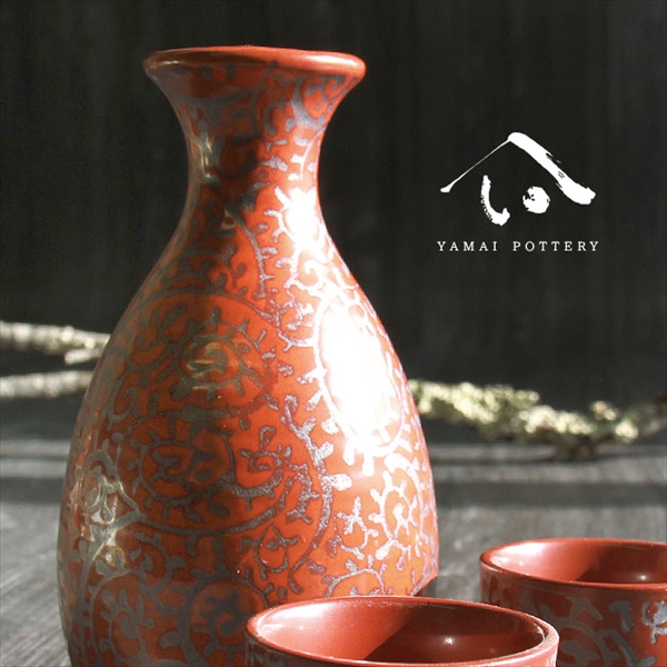 美濃焼 toki minoyaki japan 酒器 セット 酒器セット お猪口 徳利 おちょこ ペア とっくり 赤たこ唐草 陶器 手作り 2号 食器 結婚祝い 還暦祝い 祝い 還暦 プレゼント ギフト ギフトセット 食器セット お土産 誕生日 贈り物 お祝い 母の日 父の日 記念日 和食器 洋食器 カフェ シンプル キッチン キッチン用品 お揃い 国産 日本製 岐阜産 熱燗 冷酒 日本酒 酒 焼酎 食洗機対応 盃 平盃 大ぐい?み 電子レンジ対応