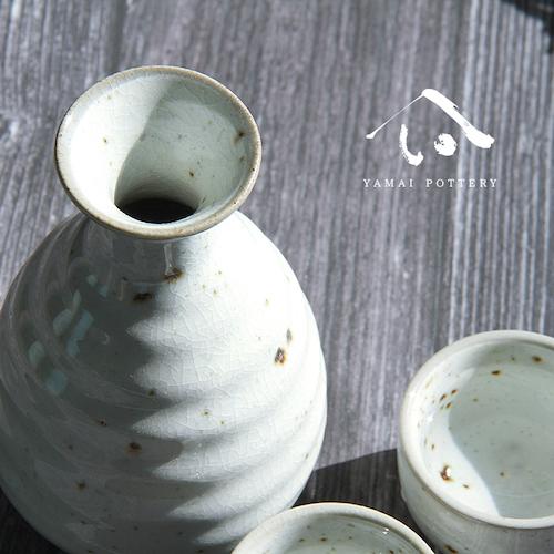 美濃焼 toki minoyaki japan 冷酒器 セット 酒器セット お猪口 冷酒 徳利 おちょこ ペア とっくり 酒器 陶器 手作り 2号 食器 結婚祝い 還暦祝い 祝い 還暦 プレゼント ギフト ギフトセット 食器セット お土産 誕生日 贈り物 お祝い 母の日 父の日 記念日 和食器 洋食器 カフェ シンプル キッチン キッチン用品 お揃い 国産 日本製 岐阜産 熱燗 冷酒 日本酒 酒 焼酎 食洗機対応 電子レンジ対応 送料無料