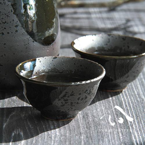 美濃焼 toki minoyaki japan 冷酒器 セット 酒器セット お猪口 冷酒 徳利 おちょこ ペア とっくり 平盃 酒器 陶器 手作り 2号 食器 結婚祝い 還暦祝い 祝い 還暦 プレゼント ギフト ギフトセット 食器セット お土産 誕生日 贈り物 お祝い 母の日 父の日 記念日 和食器 洋食器 カフェ シンプル キッチン キッチン用品 お揃い 国産 日本製 岐阜産 熱燗 冷酒 日本酒 酒 焼酎 食洗機対応 盃 平盃 電子レンジ対応 送料無料