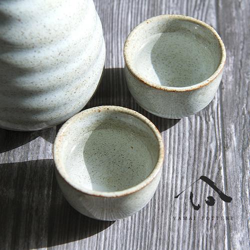 美濃焼 toki minoyaki japan 冷酒器 セット 酒器セット お猪口 冷酒 徳利 おちょこ ペア とっくり 酒器 陶器 手作り 2号 食器 結婚祝い 還暦祝い 祝い 還暦 プレゼント ギフト ギフトセット 食器セット お土産 誕生日 贈り物 お祝い 母の日 父の日 記念日 和食器 洋食器 カフェ シンプル キッチン キッチン用品 お揃い 国産 日本製 岐阜産 熱燗 冷酒 日本酒 酒 焼酎 食洗機対応 電子レンジ対応 送料無料