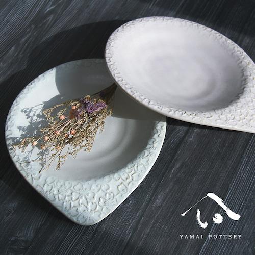 美濃焼 toki minoyaki japan お皿 皿 平皿 器 大皿 大きい 大きめ 2点セット 2枚セット セット ペア おしゃれ 桜 柄 sara 陶器 手作り 食器 結婚祝い 還暦祝い 祝い 還暦 プレゼント ギフト ギフトセット 食器セット お土産 誕生日 贈り物 お祝い 母の日 父の日 記念日 和食器 洋食器 カフェ シンプル キッチン キッチン用品 お揃い 国産 日本製 岐阜産 食洗機対応 電子レンジ対応 選べる 2種類 ピンク ベージュ 送料無料