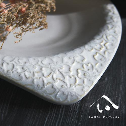 美濃焼 toki minoyaki japan お皿 皿 平皿 器 大皿 大きい 大きめ 2点セット 2枚セット セット ペア おしゃれ 桜 柄 sara 陶器 手作り 食器 結婚祝い 還暦祝い 祝い 還暦 プレゼント ギフト ギフトセット 食器セット お土産 誕生日 贈り物 お祝い 母の日 父の日 記念日 和食器 洋食器 カフェ シンプル キッチン キッチン用品 お揃い 国産 日本製 岐阜産 食洗機対応 電子レンジ対応 選べる 2種類 ピンク ベージュ 送料無料