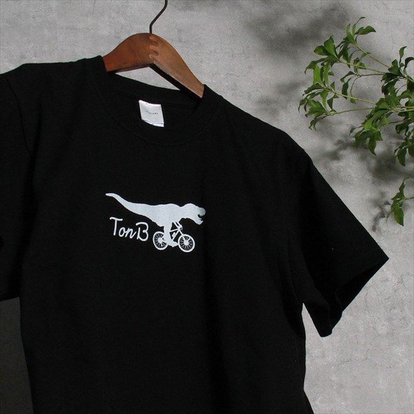noisycode tシャツ オリジナル レディース メンズ デザインtシャツ おもしろ tシャツ 面白tシャツ おもしろtシャツ ブランド 綿100% 厚手 7.4oz 春 夏 半袖 おしゃれ プルオーバー プリント 英字 ロゴ 文字 プルオーバー ティーシャツ ベーシック トップス ペアルック ユニセックス おもしろいtシャツ 面白いtシャツ 大きいサイズ sサイズ 小さいサイズ 服 お出かけ 楽ちん man mens レデイース Ladies womans tops t-shirt 黒