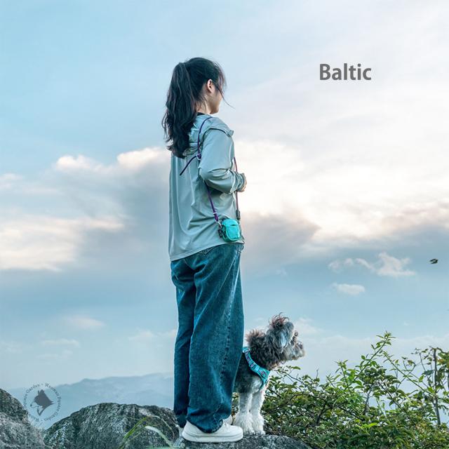 Truelove ショルダーポーチ バルティック 肩掛け 背面 着用イメージ 風景シーン TLB2183