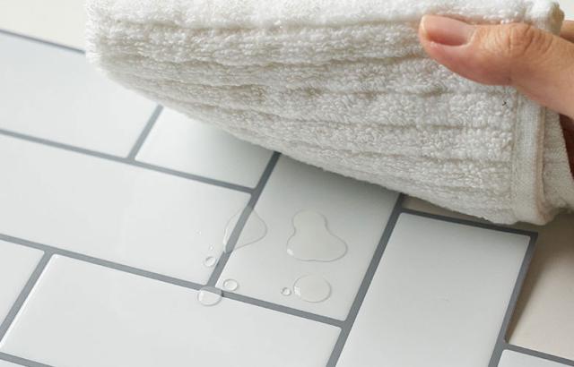 防水性で水拭きOK! キッチン周りにも
