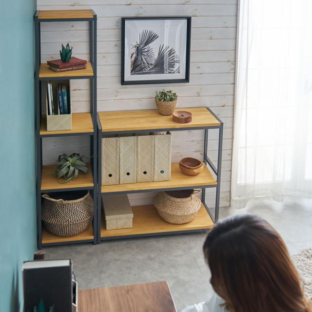 さっと取り出しやすいオープンタイプのシェルフ