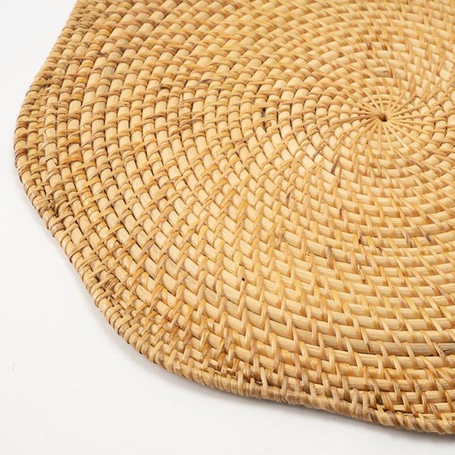 職人により丁寧に作られた、美しい編み模様