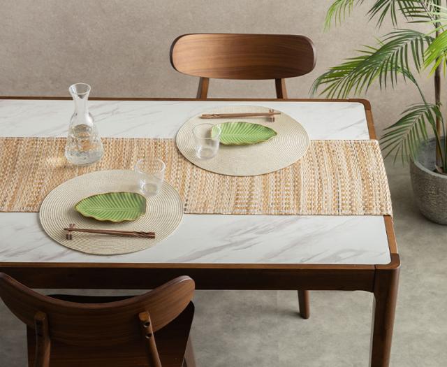 無地のデザインのテーブルライナー