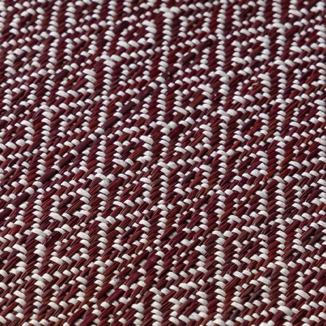 ナチュラルカラーのテーブルランナー