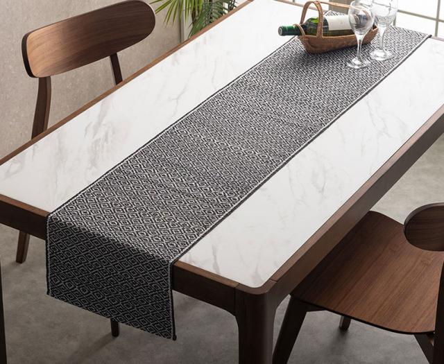 おしゃれなテーブルランナー